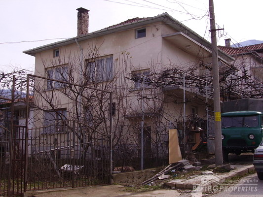 Two storey house with 8 rooms
