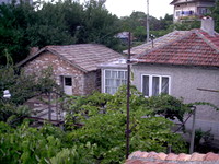 House with summer kitchen and garage only 4 km from the sea