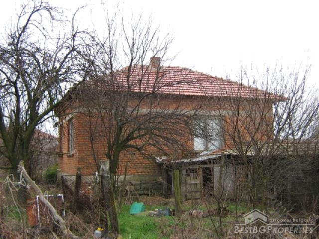 House With 3000 Sq M Garden