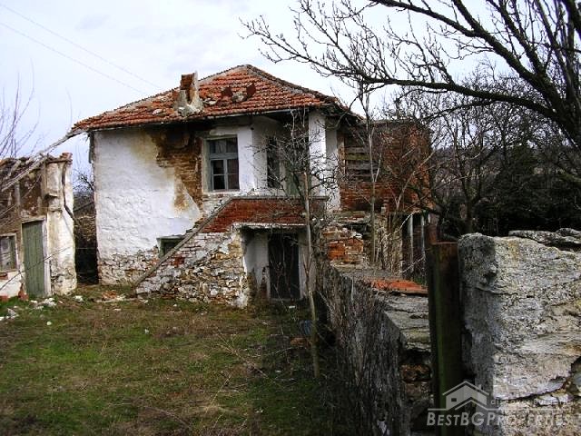 House for sale near river