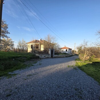 House with huge land at the end of a village close to Burgas