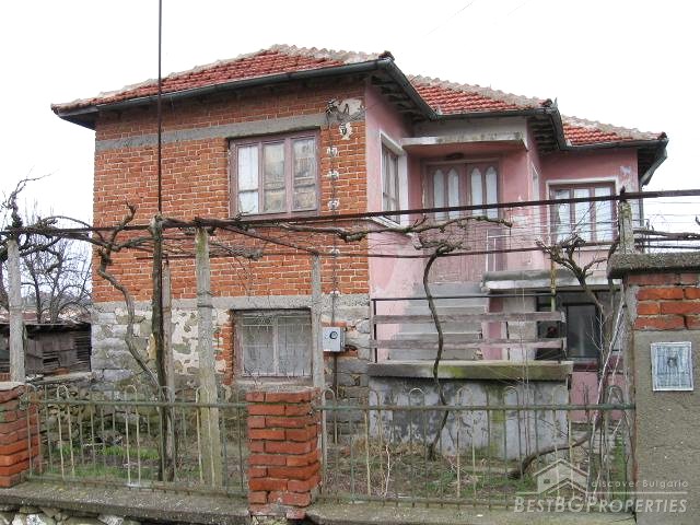 Lovely House In Picturesque Area