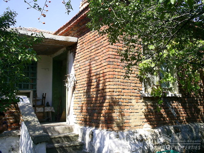 Two bedroom house with 600 sq m garden