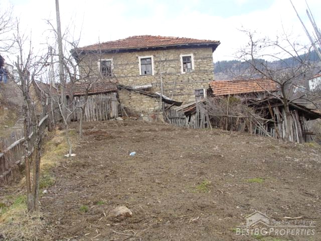 Old stone house for sale in the mountain