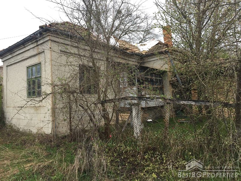 panoramic plot of land with old house close to Varna