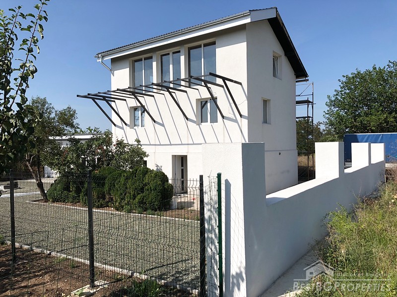 Renovated house with large garden and panoramic views 