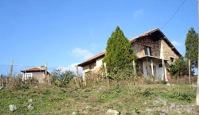 Rural house for sale in fishing area