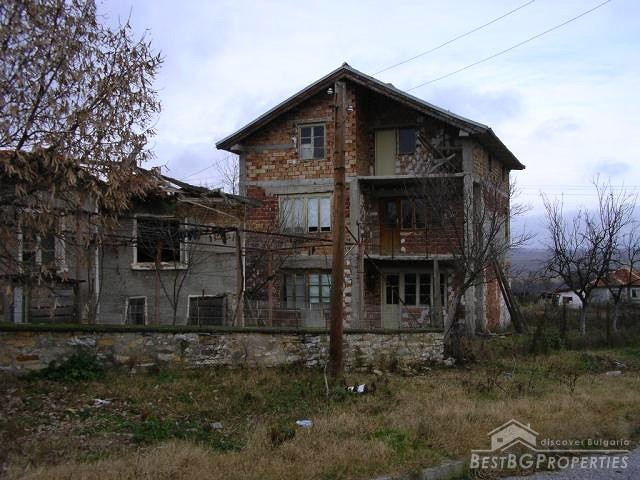 3-storey house in Elhovo area