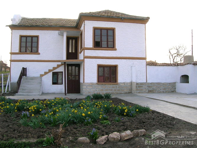 Spacious solid house with 1140 sq m garden