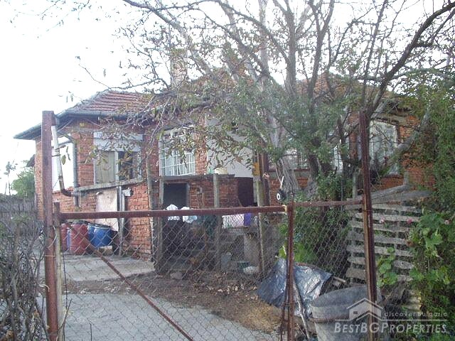 Well Maintained House With A Large Garden