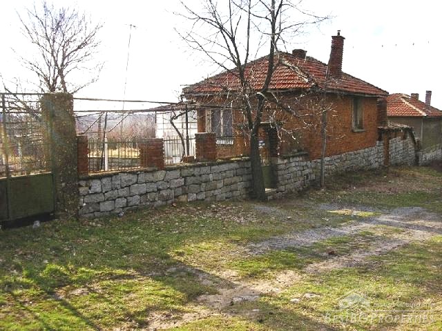 One storey cosy house for sale