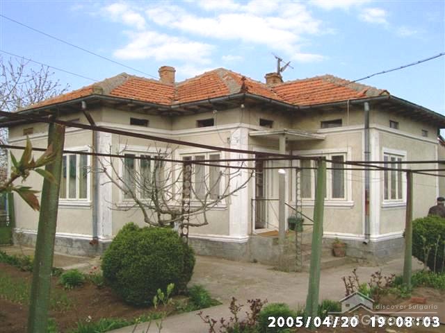 Well Preserved One Storey House On The Seaside