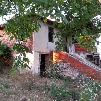 Rebuilding a rural house in Bulgaria